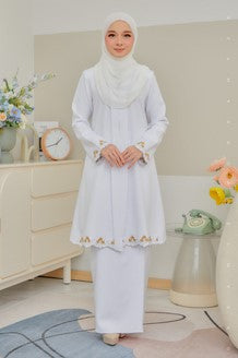 Warna Baju Tunang: Panduan Memilih Warna yang Sesuai untuk Hari Istimewa Anda