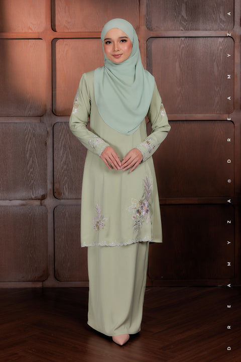 Elysian Bloom Embroidered Diamond Beads Riau Modern Kurung (PREORDER)