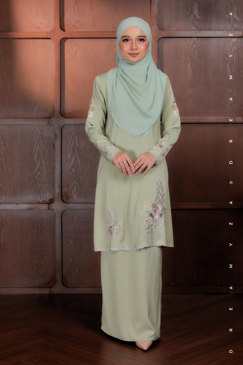 Elysian Bloom Embroidered Diamond Beads Riau Modern Kurung (PREORDER)