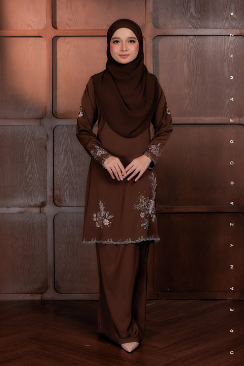 Elysian Bloom Embroidered Diamond Beads Riau Modern Kurung (PREORDER)