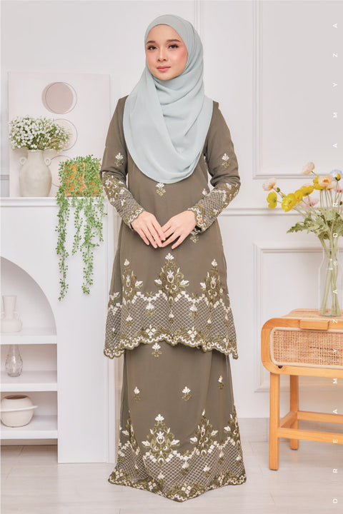 Raisya Flowers Embroidered Sulam Chiffon Baju Kurung Moden.