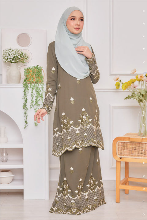 Raisya Flowers Embroidered Sulam Chiffon Baju Kurung Moden.