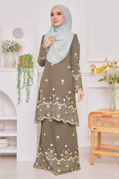 Raisya Flowers Embroidered Sulam Chiffon Baju Kurung Moden.