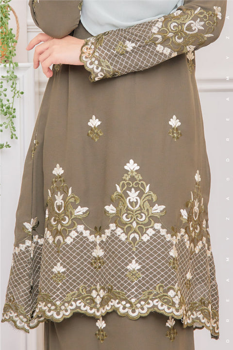 Raisya Flowers Embroidered Sulam Chiffon Baju Kurung Moden.