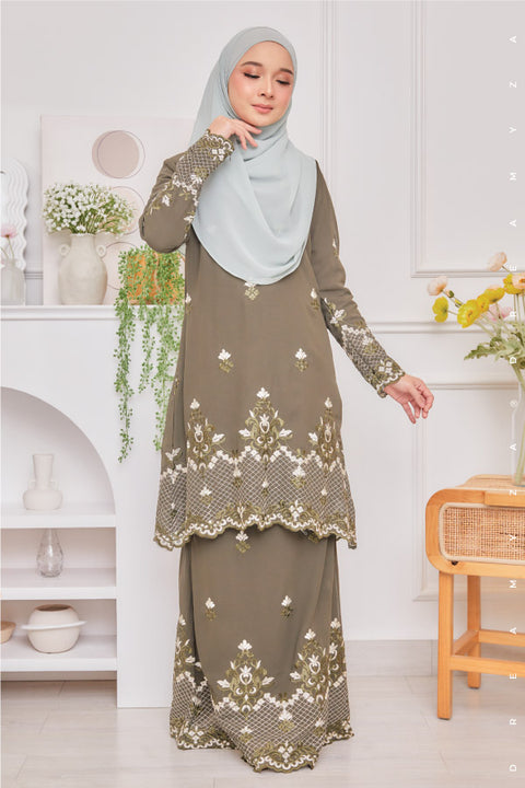 Raisya Flowers Embroidered Sulam Chiffon Baju Kurung Moden.