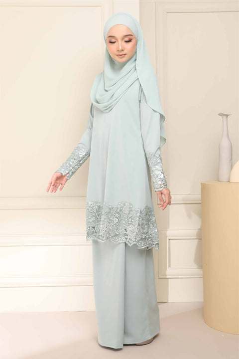 Baju Kurung Dewi Riau Embroidered Border Lace