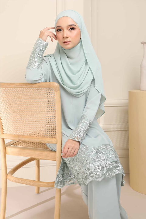 Baju Kurung Dewi Riau Embroidered Border Lace