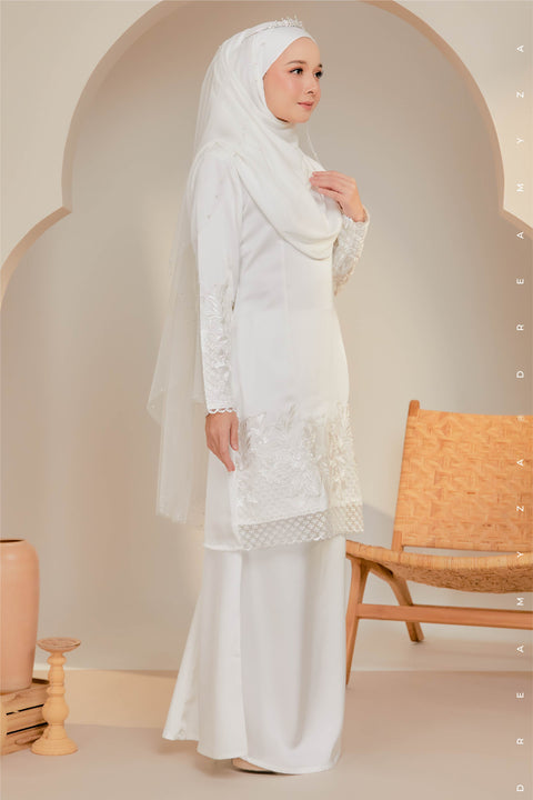 Maya Embroidered Border Lace Brides Baju Kurung Moden Nikah